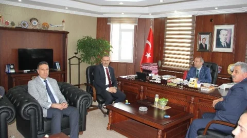 AK Parti Van Adayları Rektörü Ziyaret Etti