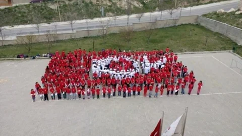 Kütahya'da Dev Türk Bayrağı Figürü