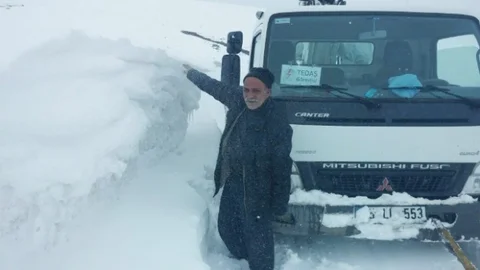 Erzurum'da Kar Ekipleri Mahsur Kaldı
