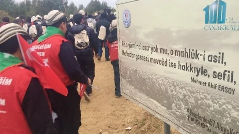İzciler Çanakkale'yi Anmak İçin Yürüdü