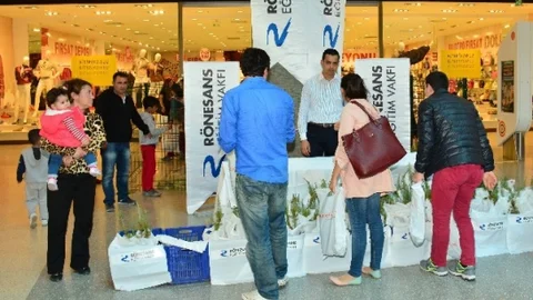 Adana'da Ücretsiz Fidan Dağıtımı