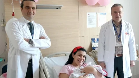 Adana'da Kız Bebek Laparoskopi ile Tedavi Oldu