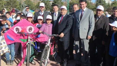 Beyşehir'de Uçurtma Şenliği Renkli Anlara Ev Sahipliği Yaptı