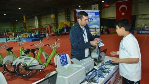 Kocaeli'de Çocuklara Bisiklet Sevgisi Aşılanıyor