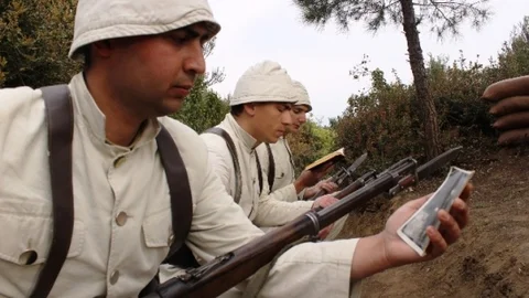 Gelibolu'yu Tarihi Askerler Karşıladı
