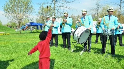 Kocaeli'de 3 Yaşındaki Koro Şefi Etkinliği Renklendirdi