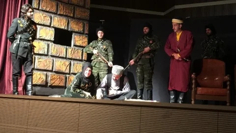 Kars'ta Tiyatro Gösterimi: Kırk Yıllık Kara Günler