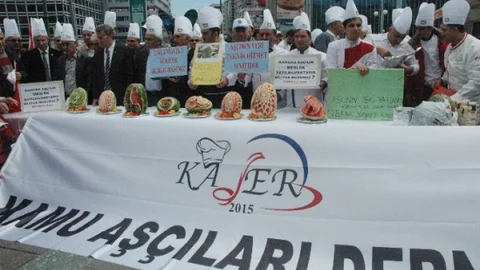 Kamu Aşçıları Karpuz ile Protesto Yaptı