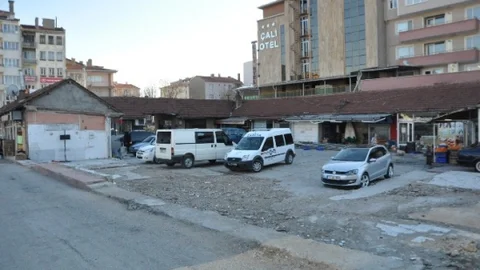 Bozüyük Hal Bölgesindeki Dükkânlar Yıkılıyor