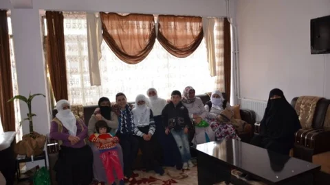 Gonca Aytaş Çat'ta Seçim Ziyareti Yaptı