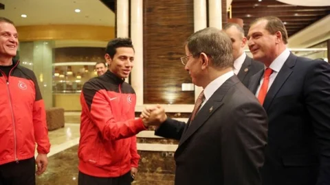 Başbakan Davutoğlu Tekvandocularla Buluştu