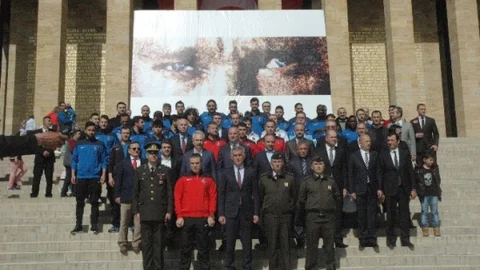 Trabzonspor Anıtkabir'i Ziyaret Etti