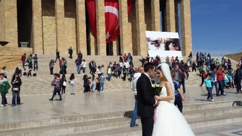 Anıtkabir'de Evlilik Fotoğrafı Çekimi