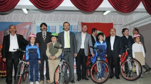 Alikahya Ortaokulu'nda Çifte Sevinç