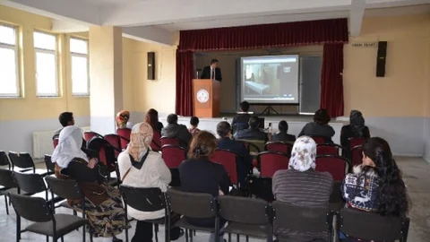Şenkaya'da Sandık Görevlileri Eğitimi