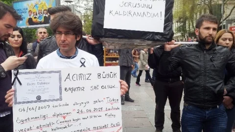 Atanamayan Öğretmenlerden Tabutlu Eylem