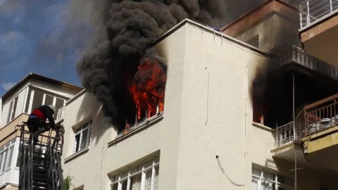 Mersin'de Öğrenci Evi Yangını