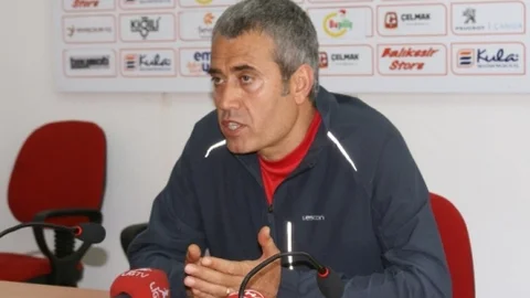 Balıkesirspor Teknik Direktörü İstifa Etti