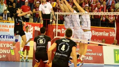 Adana'da Voleybol Finali Heyecanı