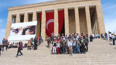 Yunaklı Öğrenciler Ankara'yı Ziyaret Etti