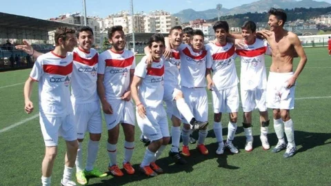 Merkez Yeniköyspor Şampiyonluk İçin Savaş Veriyor