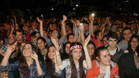 Mustafa Ceceli Manisa’da Konser Verdi