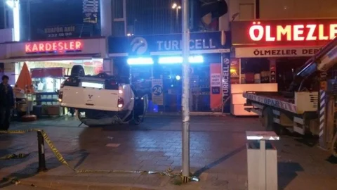 Adana'da Alkol Ve Hız Kazaya Neden Oldu