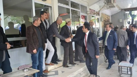 Kaymakam Dundar Vatandaşlarla Çay İçti