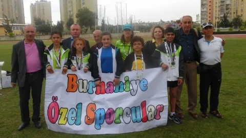 Burhaniye'de Özel Sporcular Başarı Elde Etti