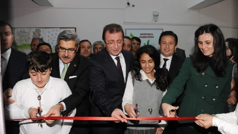 Tuzla'da Dijital Kütüphane Açıldı