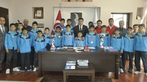 Kayseri'de 13 Yaş Güreş Şampiyonu Oldu