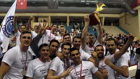 Arkas Spor Şampiyonluk Kupasını Kaldırdı