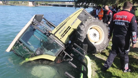 Adana'da Traktör Nehre Düştü