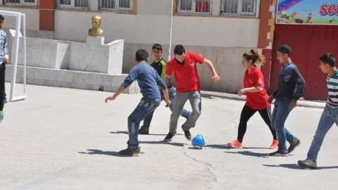 Kıbrıs Ortaokulu'na Spor Malzemesi Desteği Sağlandı