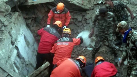 Nepal'de Kurtarma Ekibi Göreve Başladı