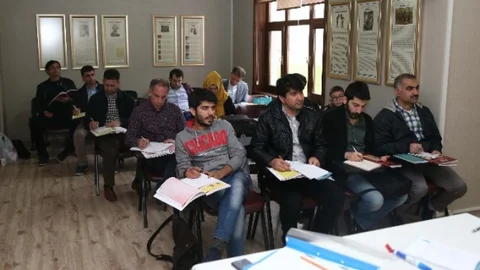 Kocaeli'de Farsça Kursları Sürüyor