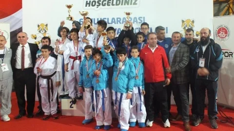Kağıtsporlu Karatecilerden Başarı Dolu Turnuva