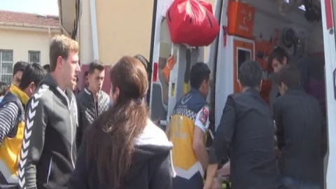 Düzce'de Okul Bahçesinde Bıçaklı Kavga