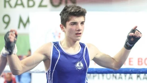 Kocaeli'li Enes Gürcistan'da Şampiyonluk Kazandı