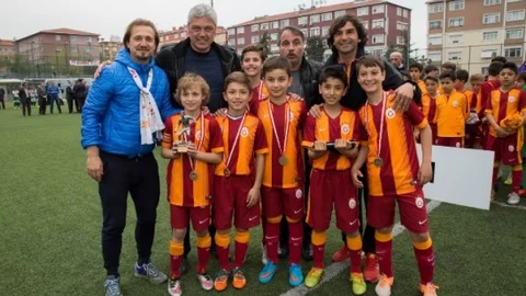 Küçükçekmece'de Minikler Futbol Şöleni