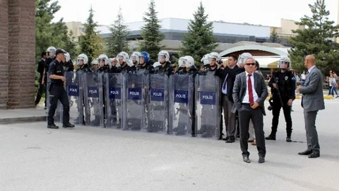 Eskişehir'de Öğrenciler Oturma Eylemi Yaptı