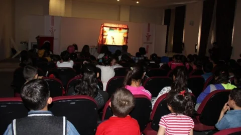 Turgutlu'da Karagöz ve Hacivat Eğlencesi