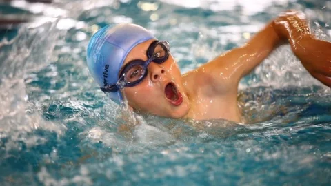 Denizli'de Yüzme Yarışması Düzenlendi