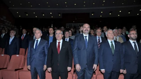 İmam-ı A'zam ve Hanefilik Sempozyumu Eskişehir'de Başladı