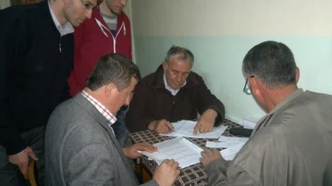 Kütahya Hisarcık'ta Seçmen Kartları Dağıtılıyor