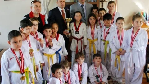 Minik Tekvandocular Kaymakamı Ziyaret Etti