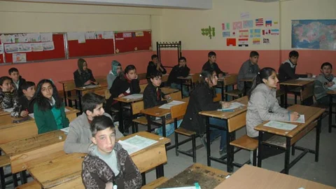 TEOG Sınavları Başladı: Öğrenciler Ter Döküyor