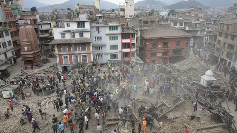 Nepal'de Deprem Felaketi: 5000'den Fazla Ölü Var