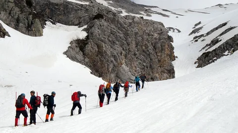 Aras Şelalesi Çığ Altında Kaldı