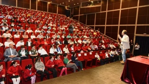 Fatih Erdoğan Kitap Okumanın Önemi Üzerine Konuştu